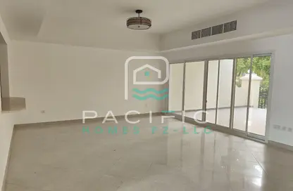 شقة - 4 غرف نوم - 4 حمامات للايجار في بيتي - قرية الحمرا - رأس الخيمة