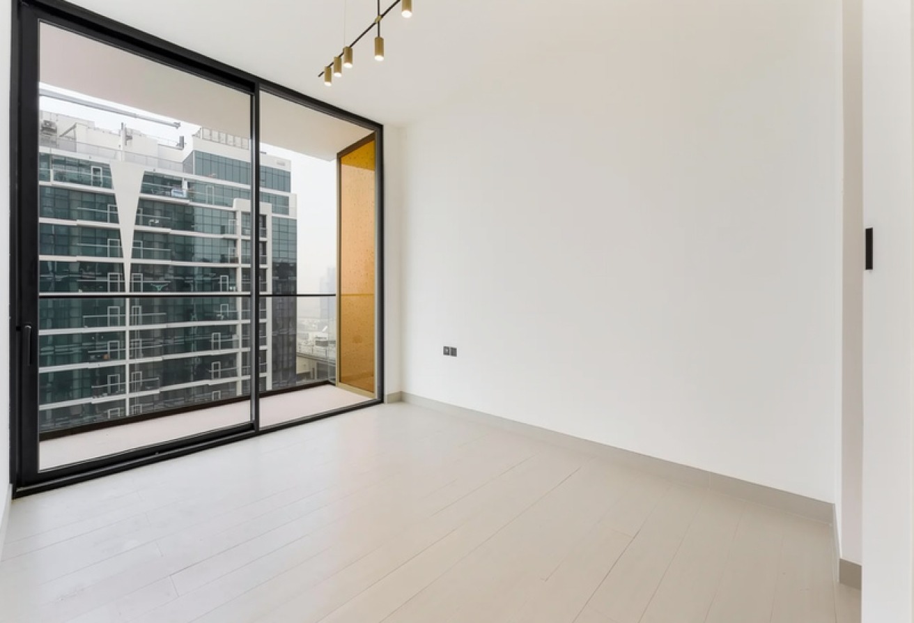 VACANT SOON | POOL | OPEN VIEW gallery image