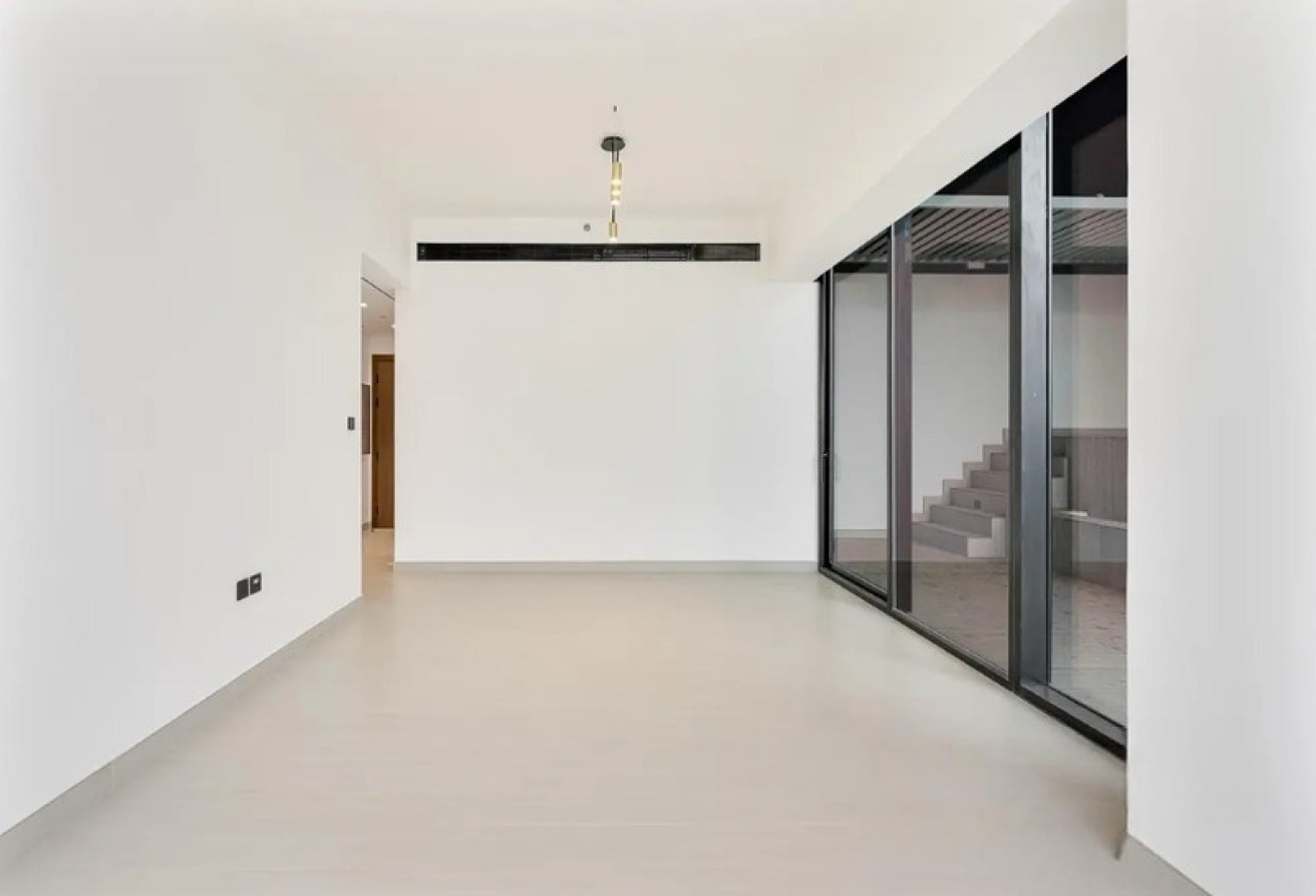 VACANT SOON | POOL | OPEN VIEW gallery image