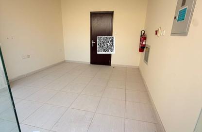 Shop - Studio - 1 Bathroom for rent in Al Musalla - Sharjah