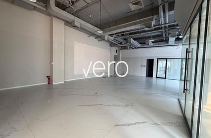Retail - Studio - 2 for rent in Emaar Business Park Building 4 - Emaar Business Park - Sheikh Zayed Road - Dubai