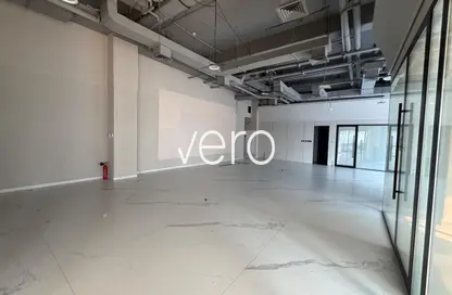 محل - استوديو - 2 حمامات للإيجار في بزنس بارك مبنى 4 - إعمار بزنس بارك - شارع الشيخ زايد - دبي