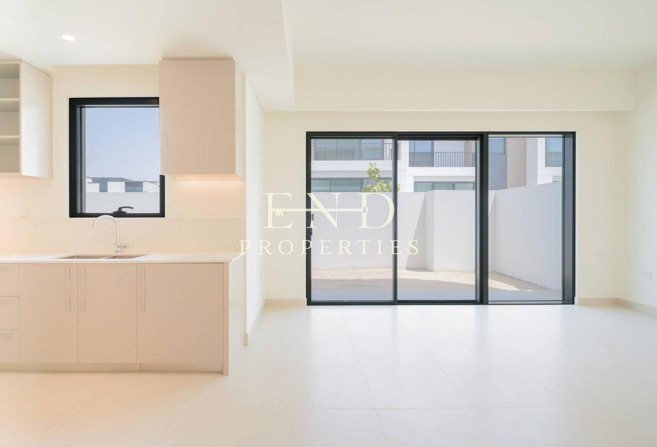 Brand New | 4BR + Maid | Large Plot photo 2