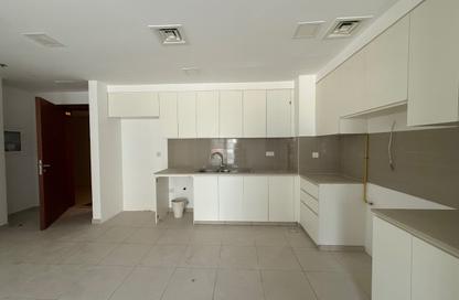 Apartment - 2 - 2 for rent in Zahra Apartments 2 - Zahra Apartments - Town Square - Dubai