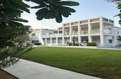 Villa - 5 - 6 for sale in Sector E - Emirates Hills - Dubai Villa - 5 - 6 for sale in Sector E - Emirates Hills - Dubai