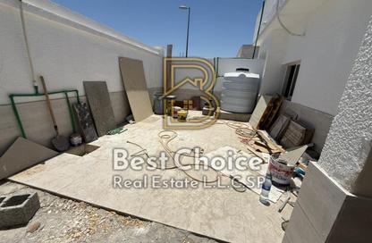 Villa - 2 Bedrooms - 2 Bathrooms for rent in Al Sabkha - Al Riqqa - Sharjah