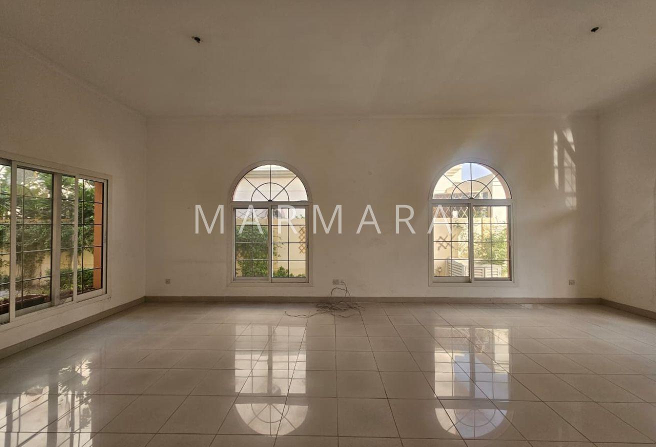Spacious Independent villa | Swimmingpool | Garden photo 5