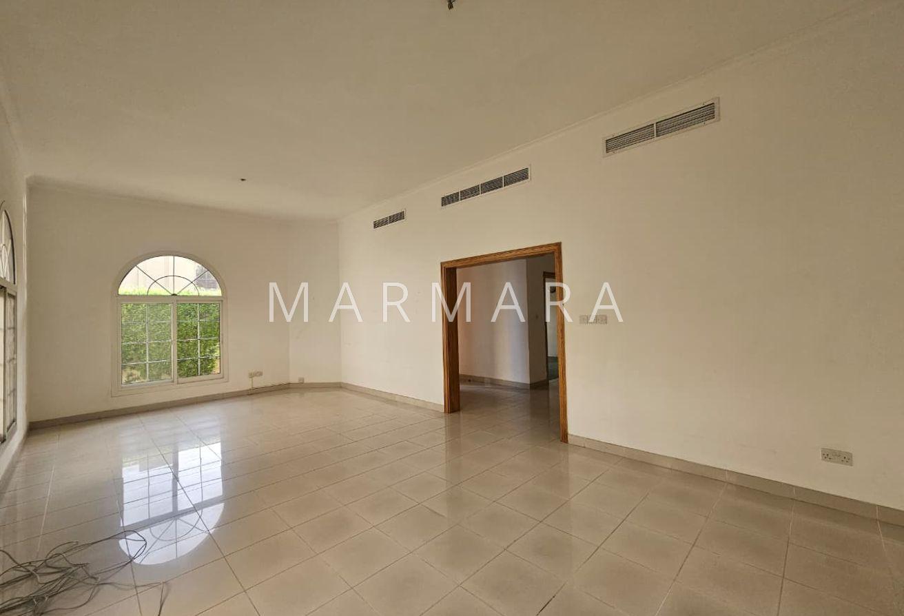 Spacious Independent villa | Swimmingpool | Garden photo 7