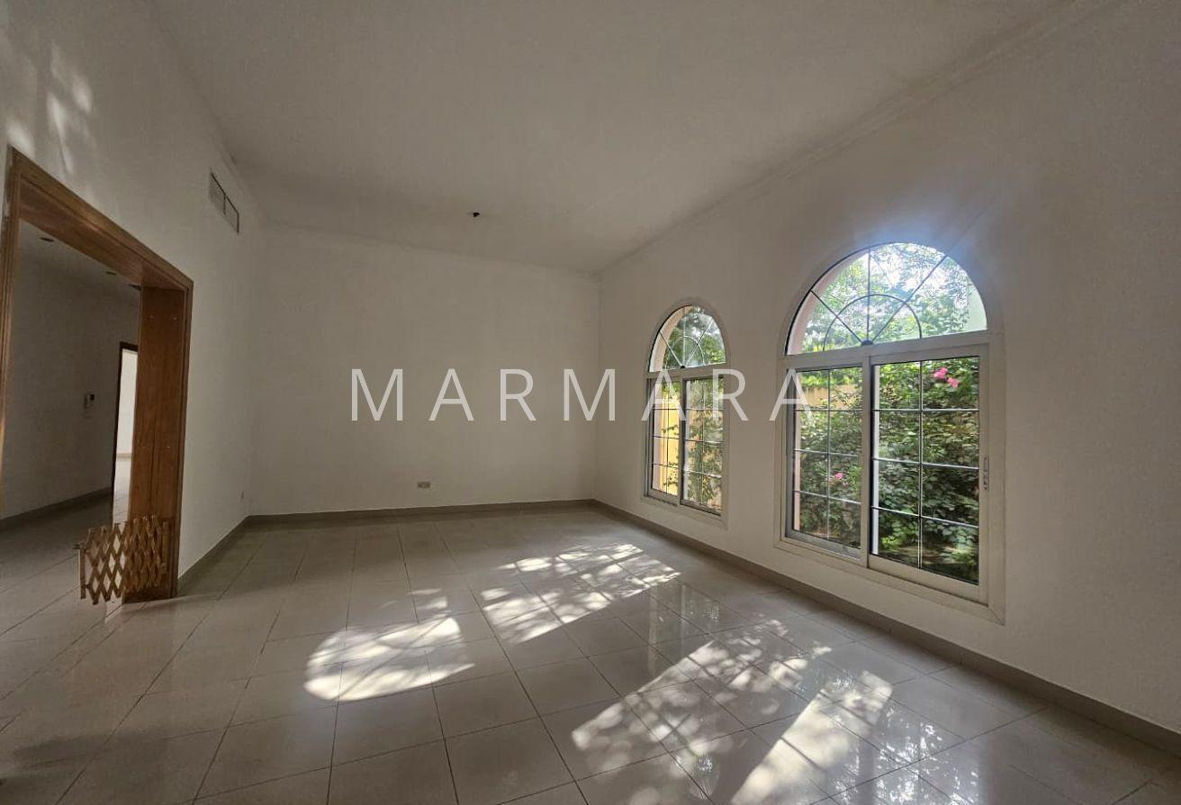 Spacious Independent villa | Swimmingpool | Garden photo 12