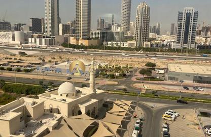 شقة - غرفة نوم - 2 حمامات للايجار في برج حمزة - مدينة دبي الرياضية - دبي
