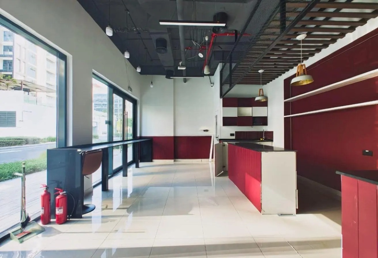 High-Visibility Retail Shop | Fully fitted |Vacant — image 9