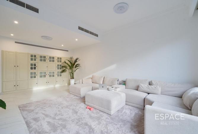 73110450 - Property Image 3