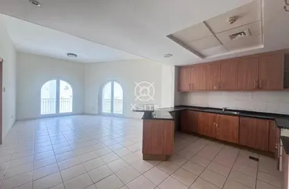شقة - 2 غرف نوم - 3 حمامات للايجار في مبنى 129 - طراز حديث - ديسكفري جاردنز - دبي