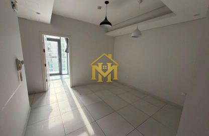 Apartment - 1 Bedroom - 1 Bathroom for rent in Kay 1 Building - Queue Point - Liwan - Dubai