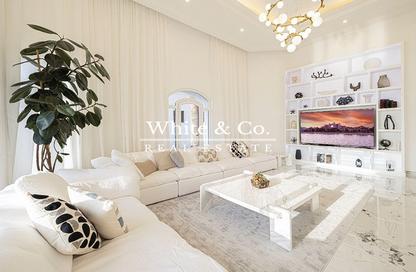 Villa - 4 - 6 for rent in Garden Homes Frond P - Garden Homes - Palm Jumeirah - Dubai