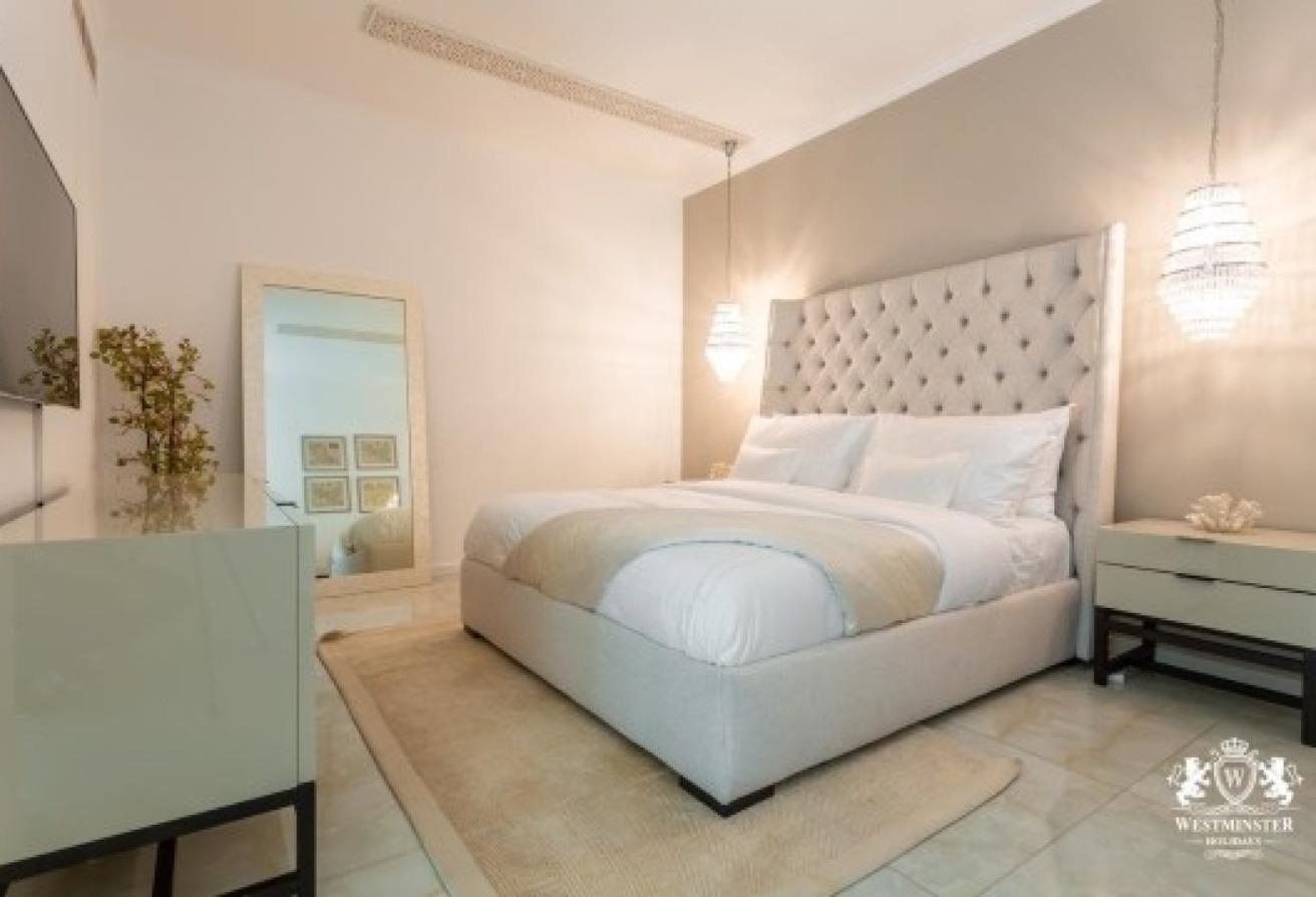 High End Three BR Apt+ maid room| Burj Residences photo 3