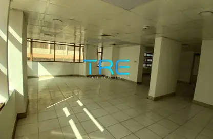 مكتب - 2 حمامات للايجار في شارع خليفة - أبوظبي