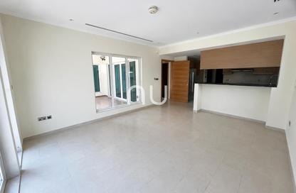 Villa - 3 Bedrooms - 5 Bathrooms for rent in District 5 - Jumeirah Park - Dubai