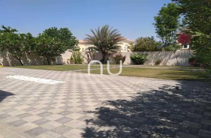 Villa - 3 Bedrooms - 5 Bathrooms for rent in District 5 - Jumeirah Park - Dubai