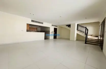 شقة - 2 غرف نوم - 3 حمامات للايجار في بناية الوليد - الضاحية 13 - قرية جميرا الدائرية - دبي