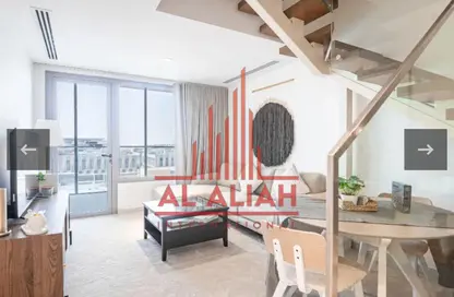 Apartment - 2 Bedrooms - 3 Bathrooms for sale in Oasis Residences - Masdar City - Abu Dhabi