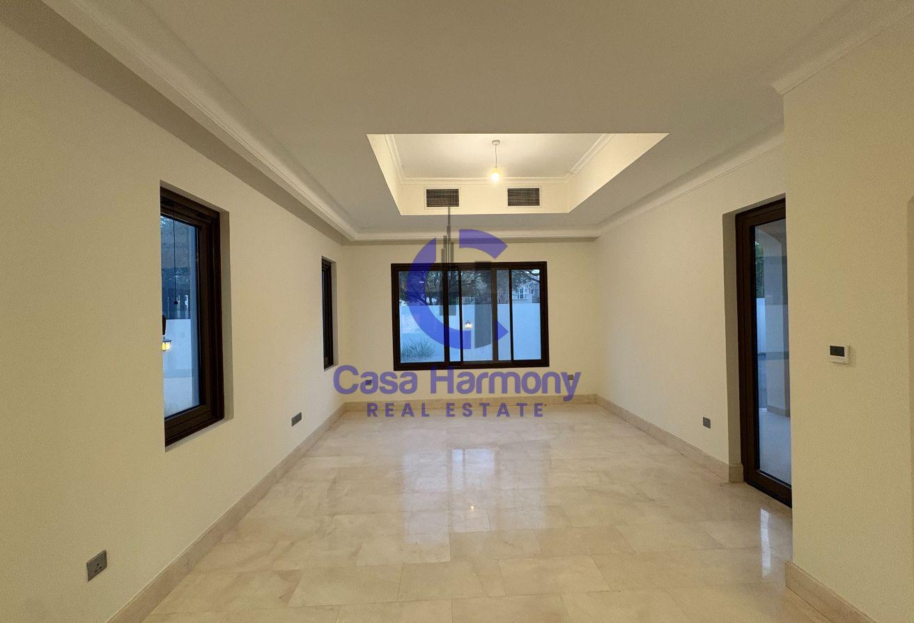 Huge Corner Plot | Single Row | Vacant | 6BR Villa photo 11