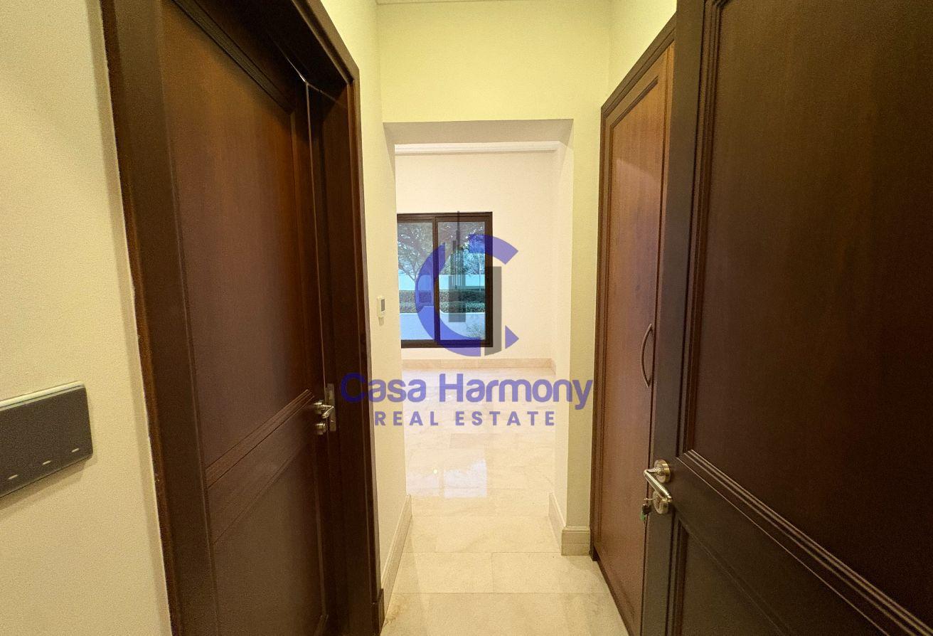 Huge Corner Plot | Single Row | Vacant | 6BR Villa photo 10