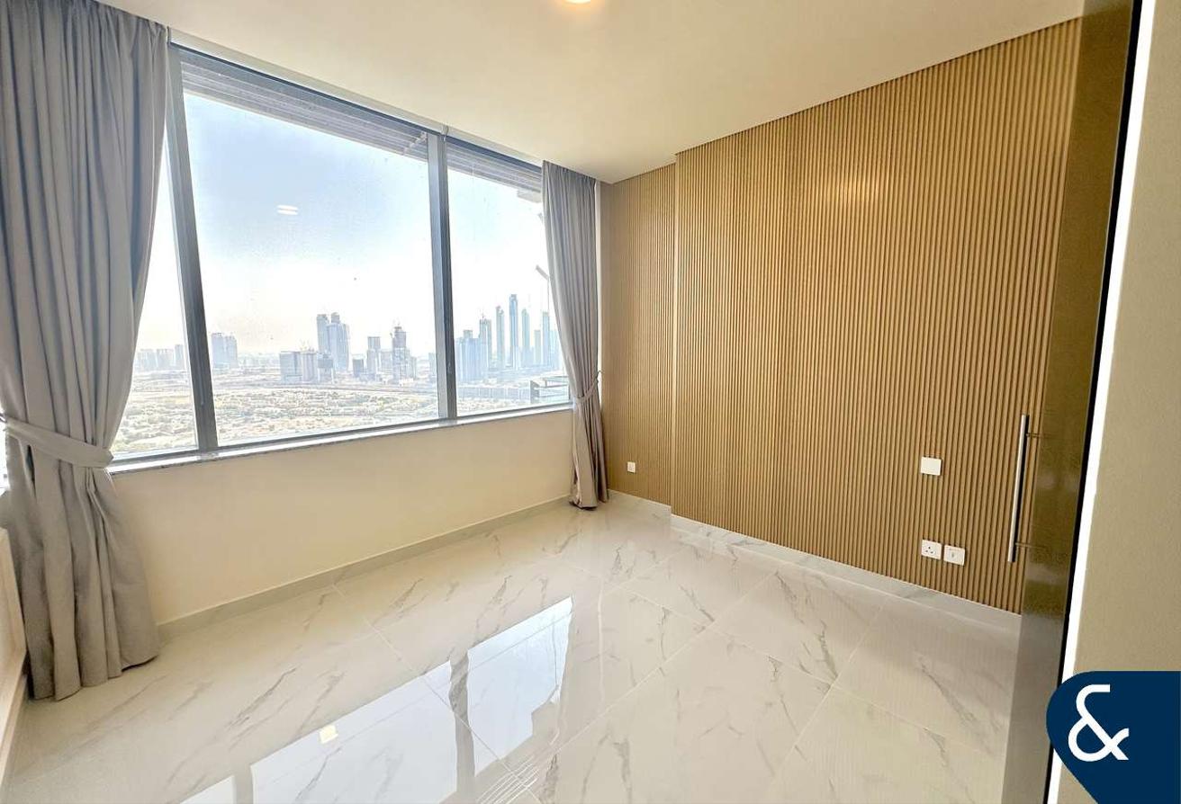 Duplex | Large Layout | High Floor photo 10