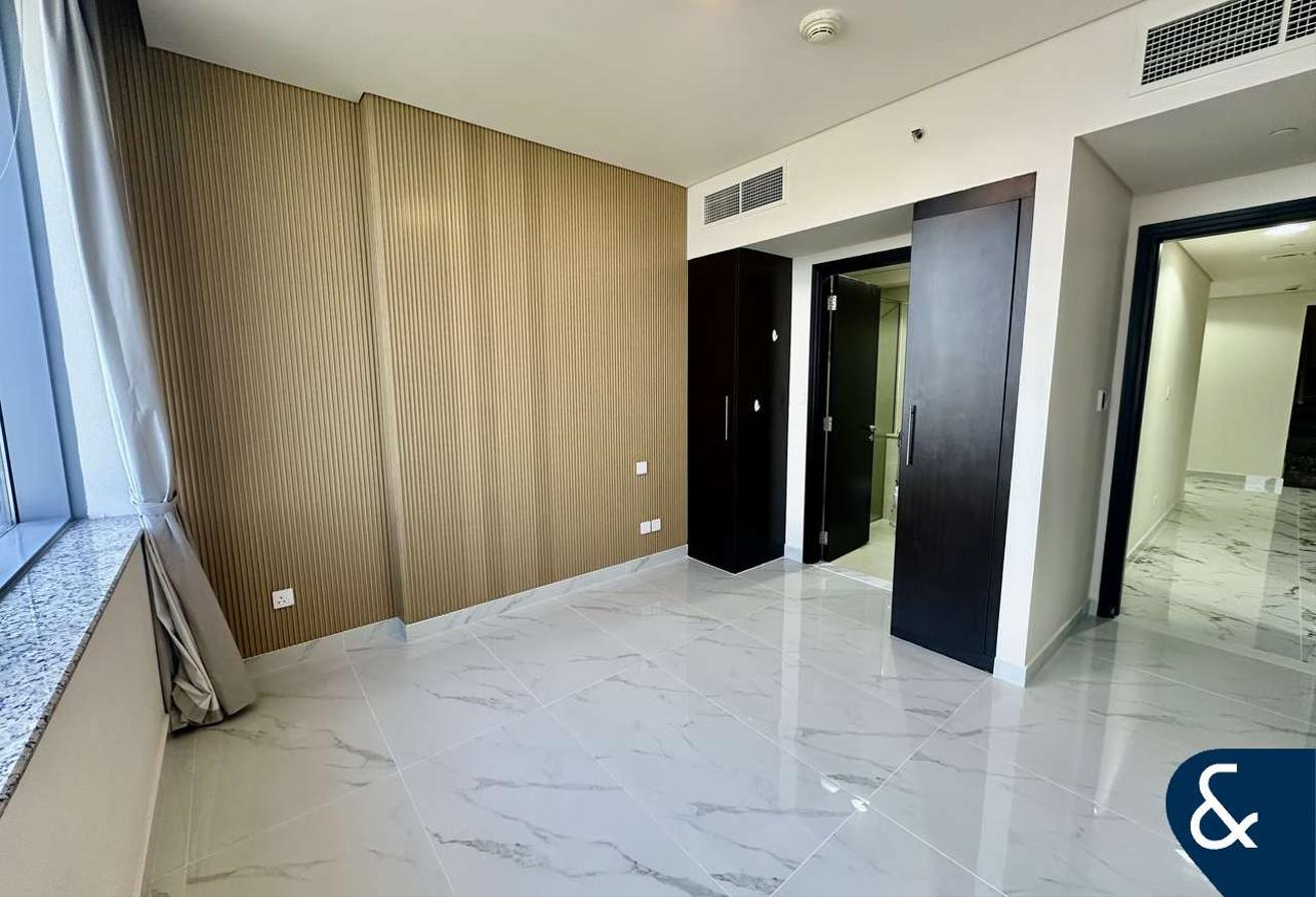Duplex | Large Layout | High Floor photo 11