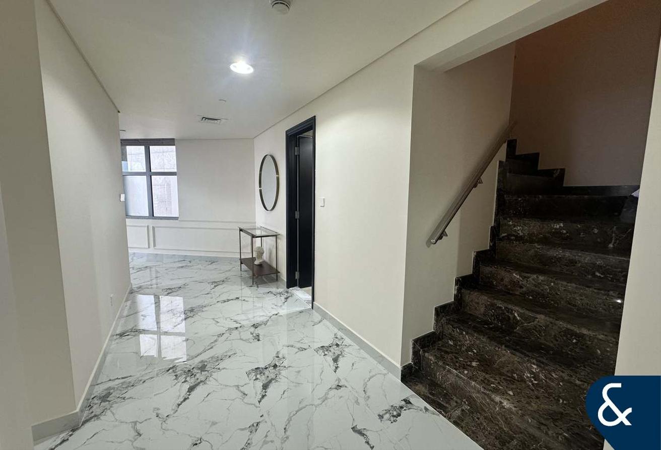Duplex | Large Layout | High Floor photo 5