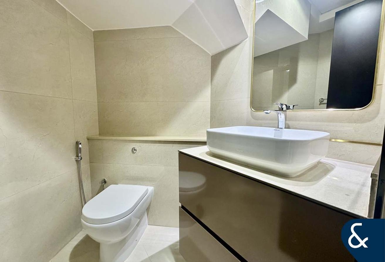 Duplex | Large Layout | High Floor photo 13