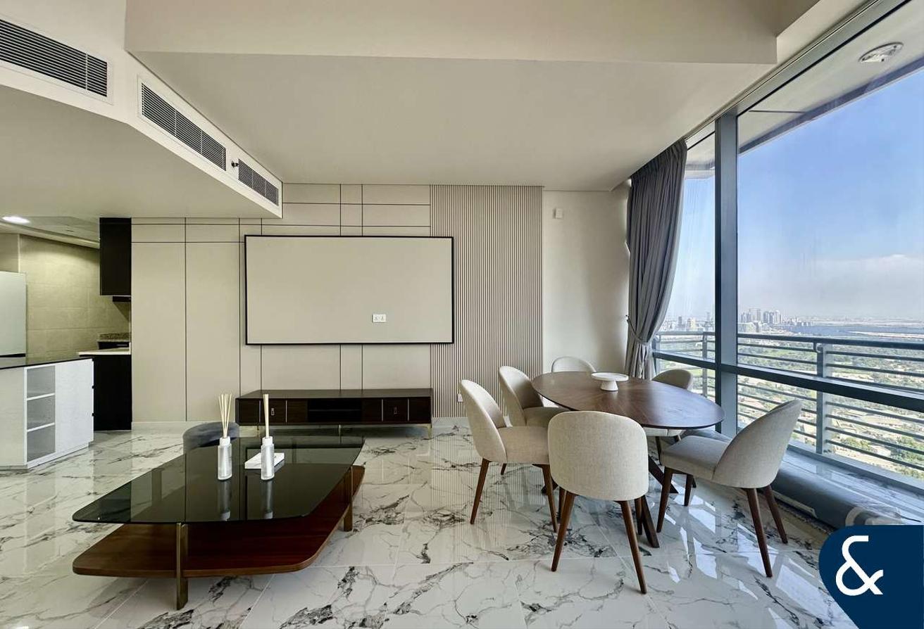 Duplex | Large Layout | High Floor photo 2