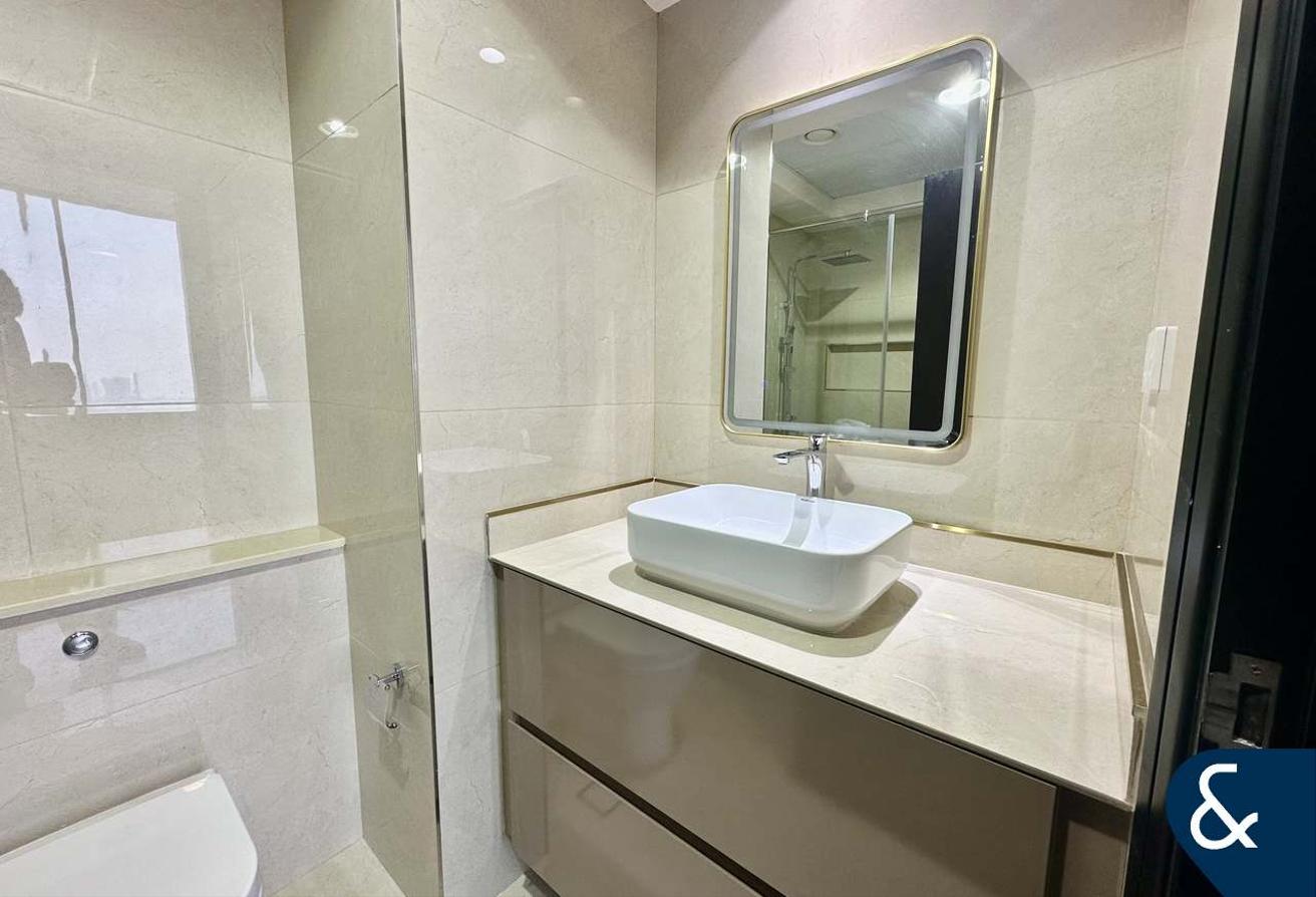 Duplex | Large Layout | High Floor photo 12