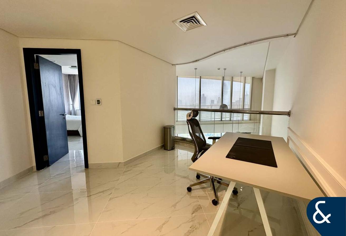 Duplex | Large Layout | High Floor photo 17
