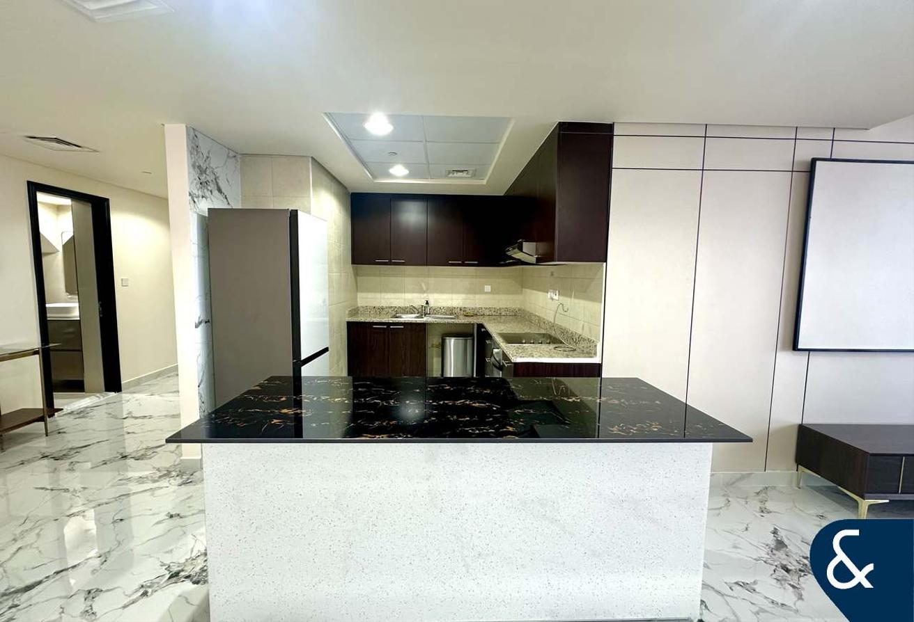 Duplex | Large Layout | High Floor photo 15