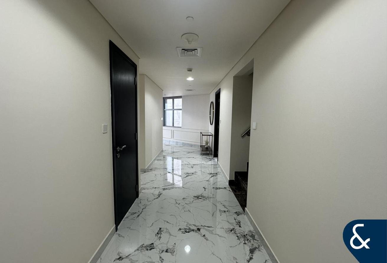 Duplex | Large Layout | High Floor photo 4