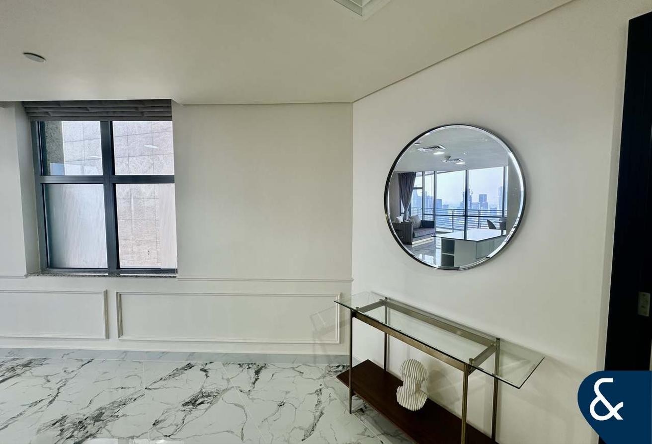 Duplex | Large Layout | High Floor photo 14
