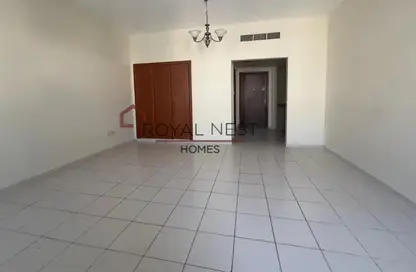 شقة - 1 حمام للبيع في P01 - طراز فرنسي - المدينة العالمية - دبي