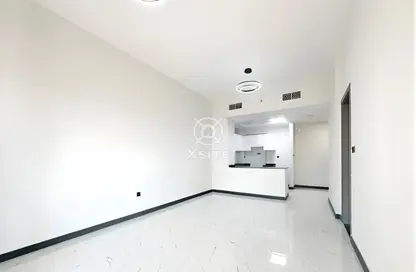 شقة - غرفة نوم - 1 حمام للايجار في برج روكان C - برج روكان - روكان - دبي لاند - دبي