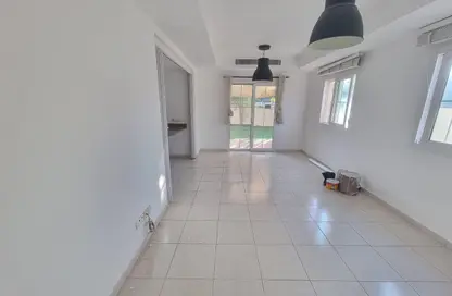 Villa - 2 Bedrooms - 3 Bathrooms for rent in Springs 2 - The Springs - Dubai