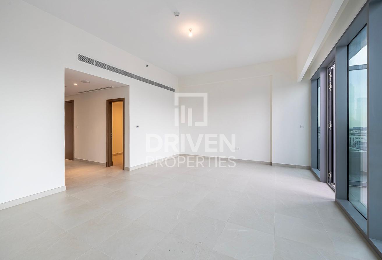 Full Canal and Burj Khalifa View | Spacious Layout photo 5
