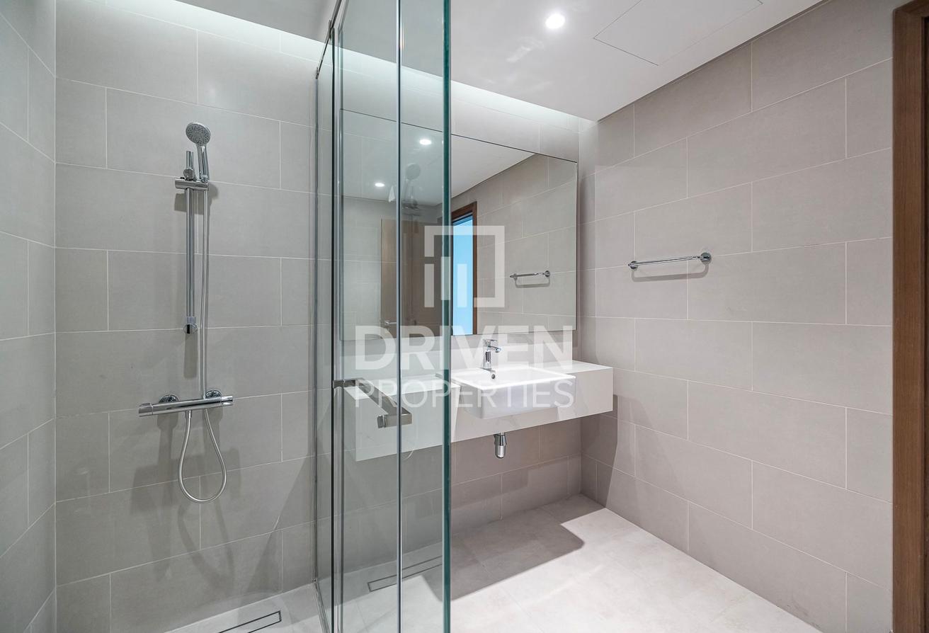 Full Canal and Burj Khalifa View | Spacious Layout photo 12