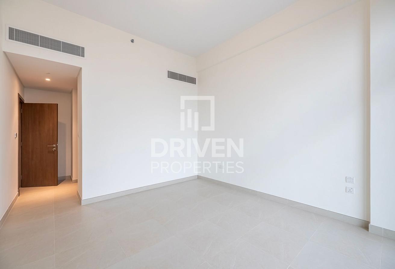 Full Canal and Burj Khalifa View | Spacious Layout photo 23