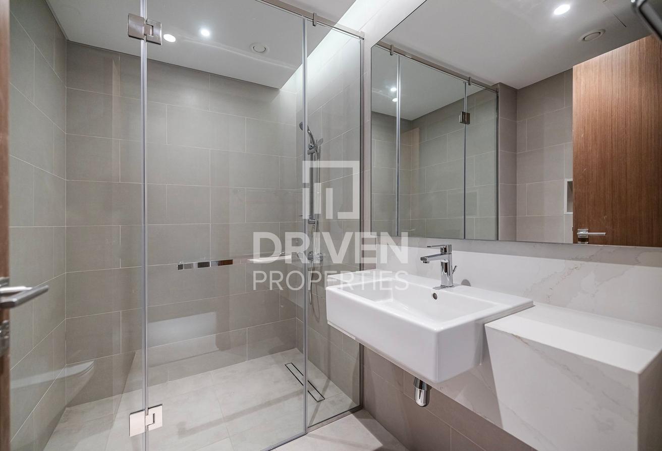 Full Canal and Burj Khalifa View | Spacious Layout photo 6