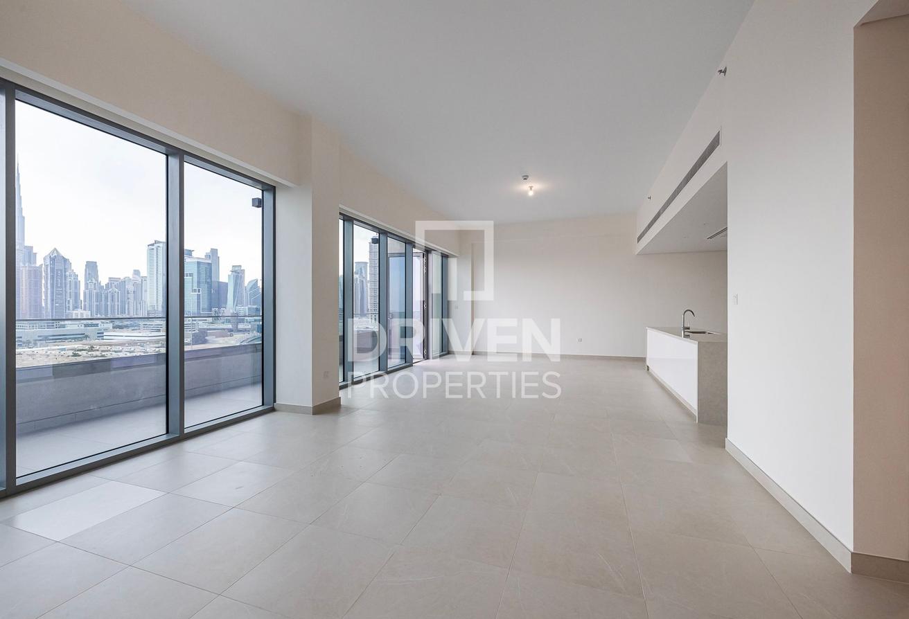 Full Canal and Burj Khalifa View | Spacious Layout photo 2