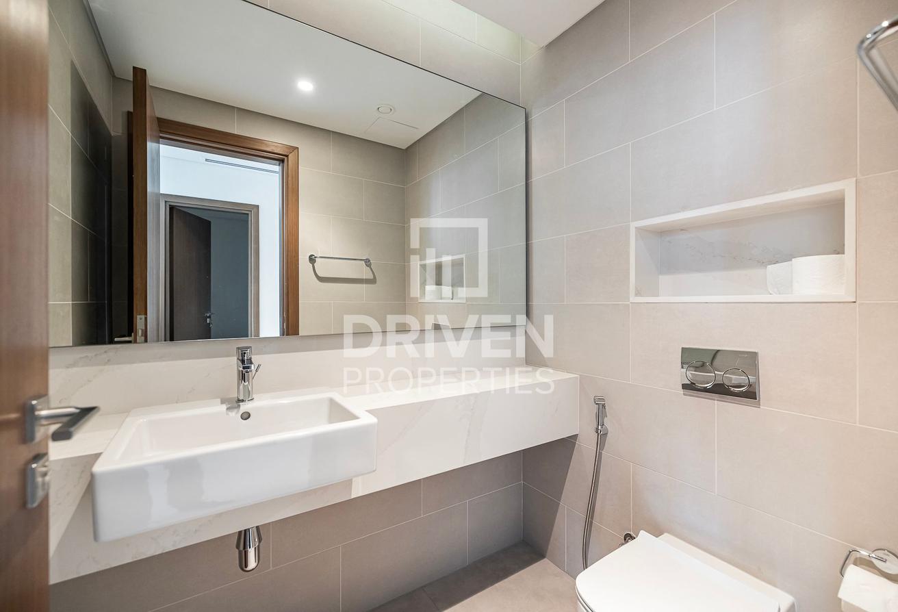Full Canal and Burj Khalifa View | Spacious Layout photo 8