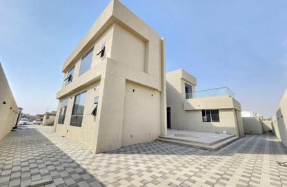 Villa - 4 Bedrooms - 7 Bathrooms for rent in Al Aweer 1 - Al Aweer - Dubai Villa - 4 Bedrooms - 7 Bathrooms for rent in Al Aweer 1 - Al Aweer - Dubai