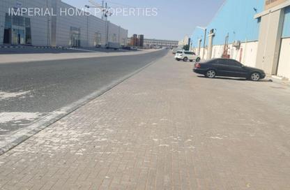 Warehouse - Studio - 2 Bathrooms for rent in Umm Al Thuoob - Umm Al Quwain