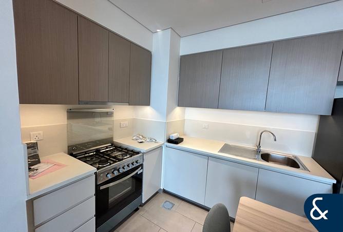 Great Location | High Floor | Furnished photo 3