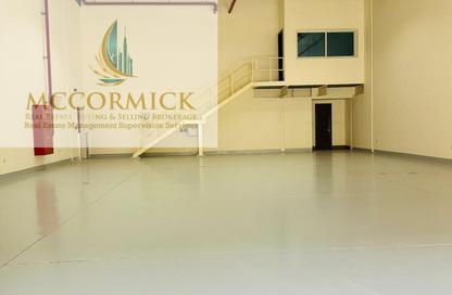 Warehouse - Studio - 1 Bathroom for rent in Umm Ramool - Dubai